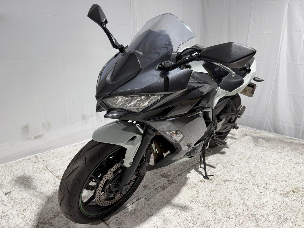 2022 Kawasaki EX650 Ninja