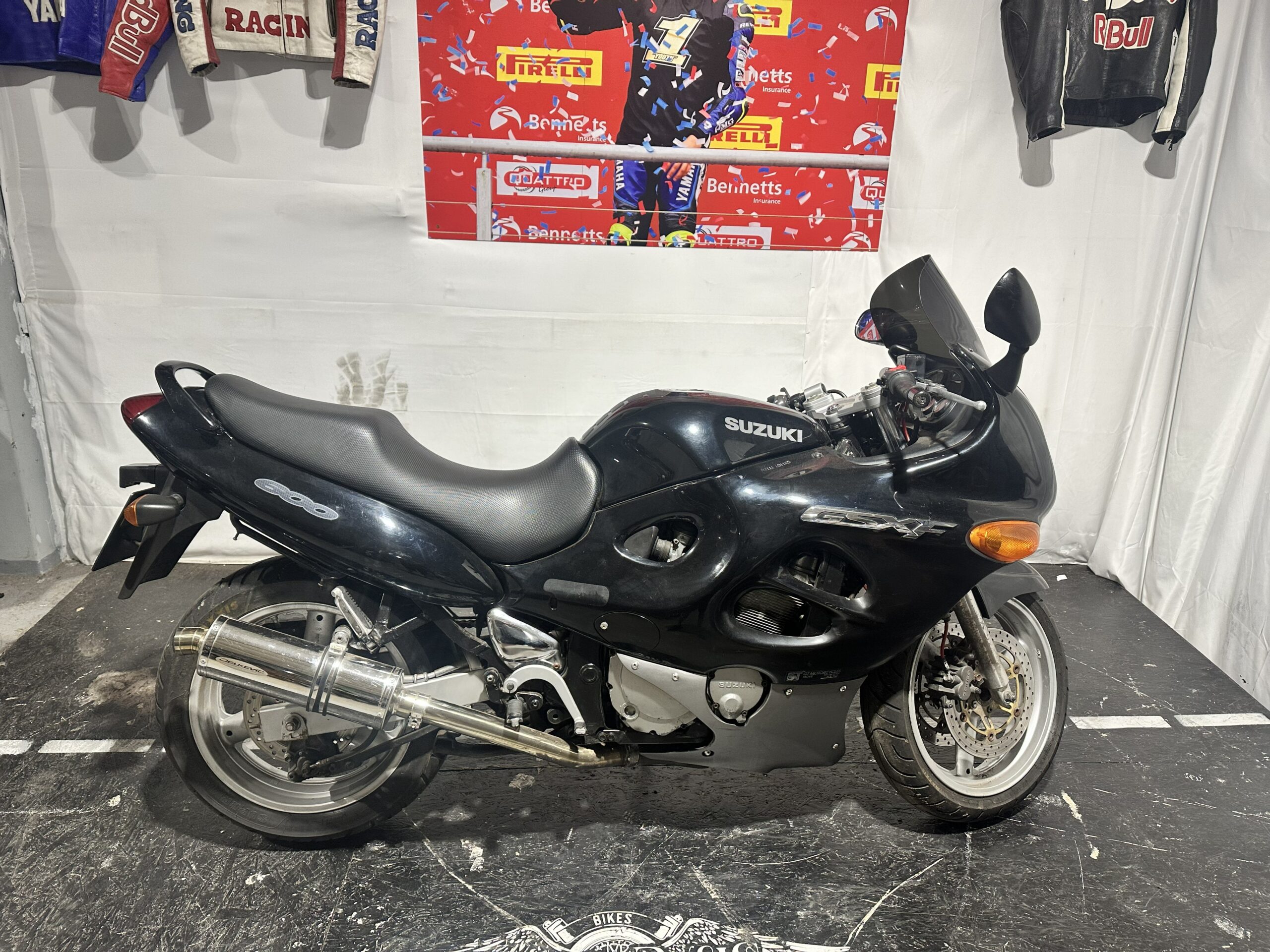 1999 Suzuki GSX-F 600 original motorcycle photograph S4