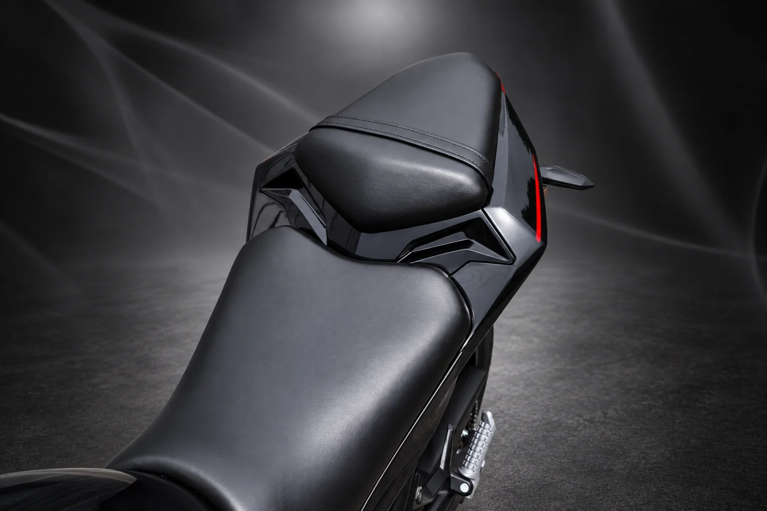Yamasaki YM50-10 Black Red Seat