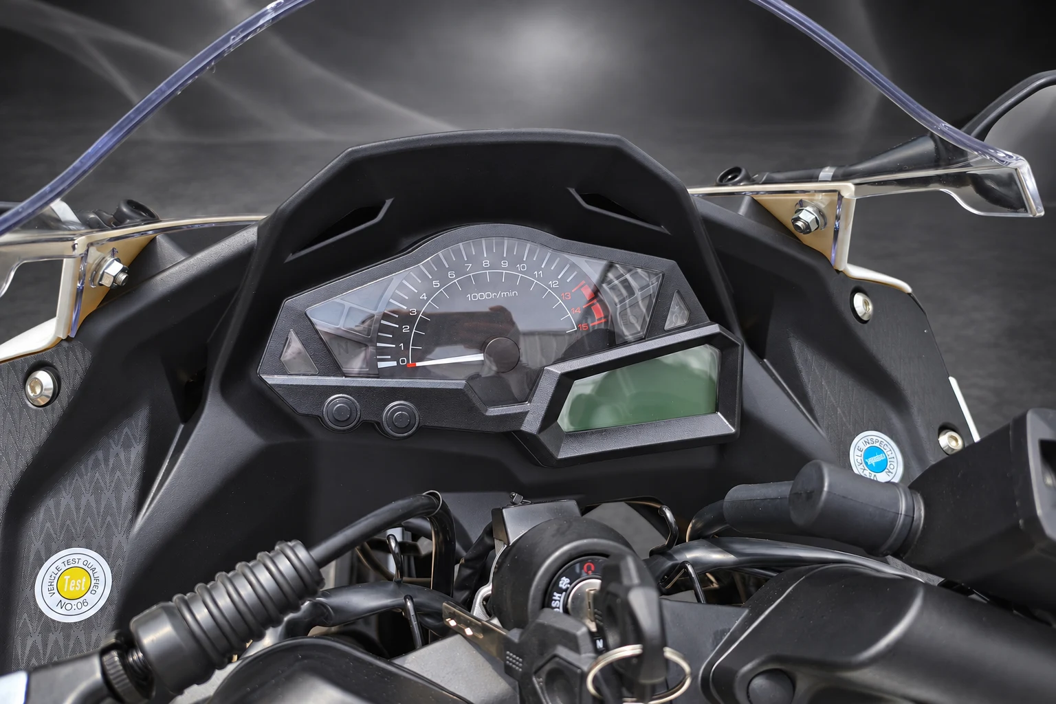 Yamasaki YM50-10 White Black Lime Cockpit